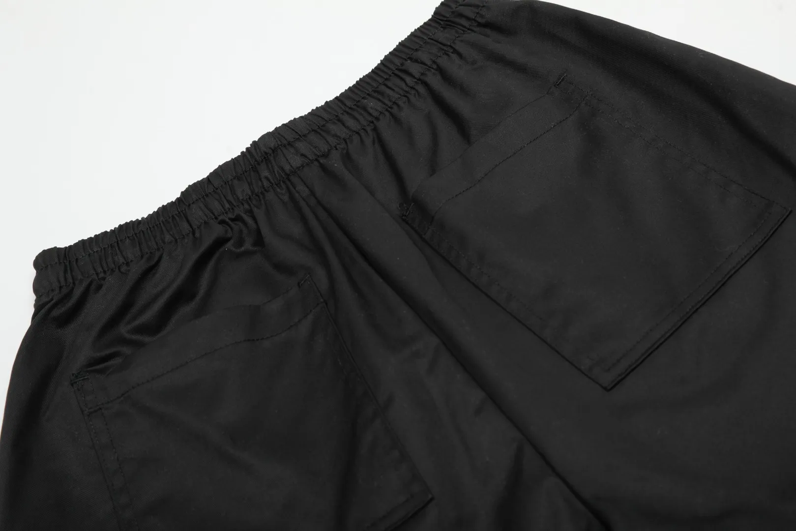 P166 💰 "Top quality" Style number: 1102# [Ralph Lauren Paul small label war horse basic classic shorts] ✅Ralph Lauren Ralph Lauren dopamine war horse small label outdoor shorts ✅Summer fresh, classic and versatile drawstring basic classic shorts ✅Lazy style must-have item The upper body has a fresh feeling ✅Nylon silk floss is smooth and soft, highly breathable and not stuffy ✅Specialized for platform live broadcast, wholesale entity, summer running volume ✅Simple and easy to match, light American style, super great ✅Standard for summer, small and sexy is YYDS, a must-have for petite girls. Size: S-L #Elastic waistline can be stretched. Color: Black, White, Light Blue, Off-white, Pink, Light Green, Khaki